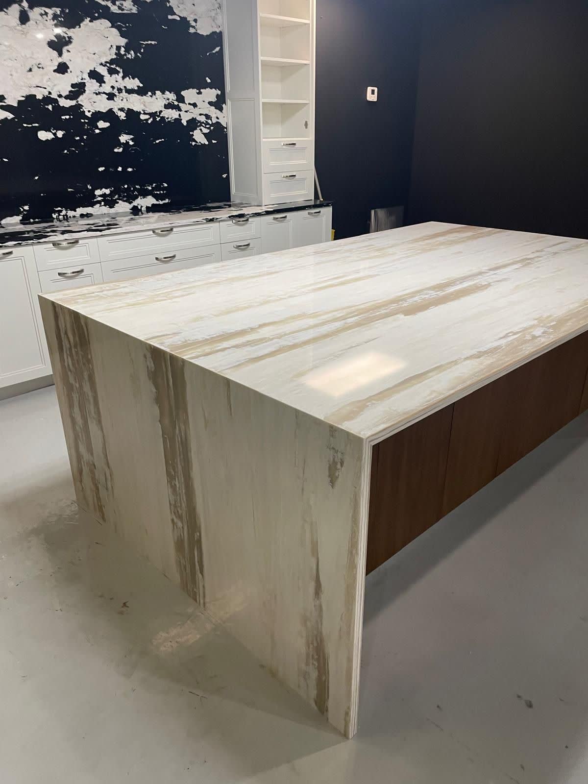 Dining & Furniture